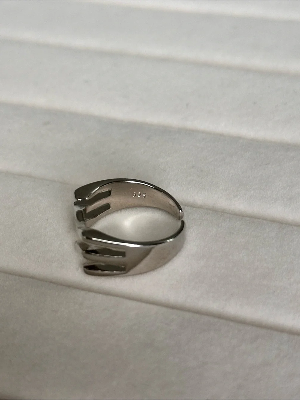 925 Sterling Silver Open Chevron Band Ring - Picture 5 of 6